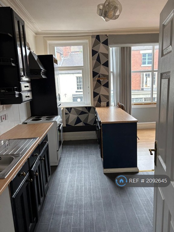 1 bedroom flat in Broad Street, Leek, ST13 (1 bed) (#2092645)