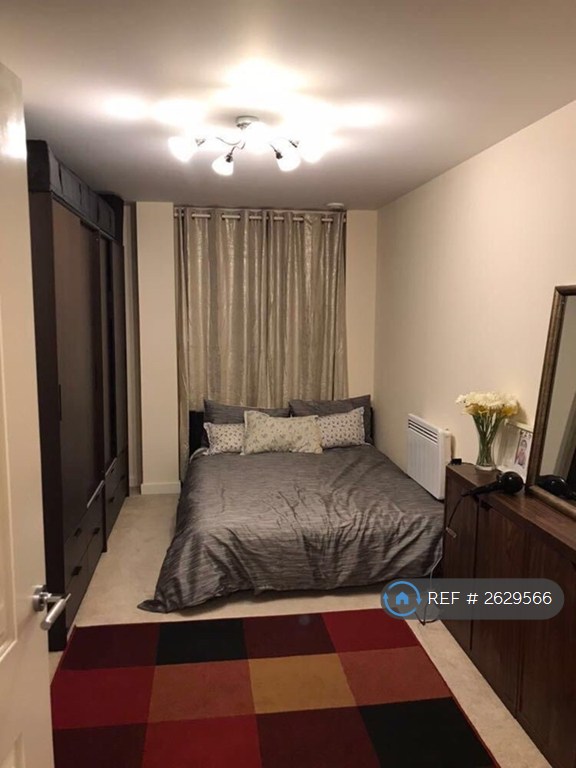 2 bedroom flat in Grays Place, Slough, SL2 (2 bed) (#2629566)