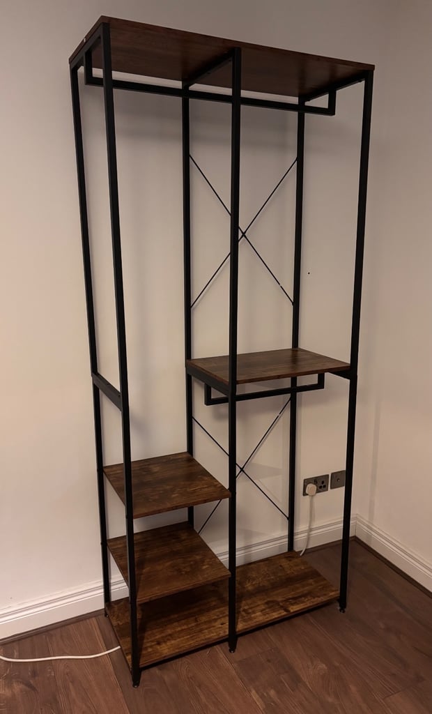 Clothes rail / open wardrobe