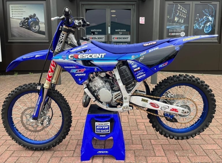 YAMAHA YZ 125 2025 - CRESCENT 3FLO TEAM REPLICA - BRAND NEW - SAVE OVER 700!