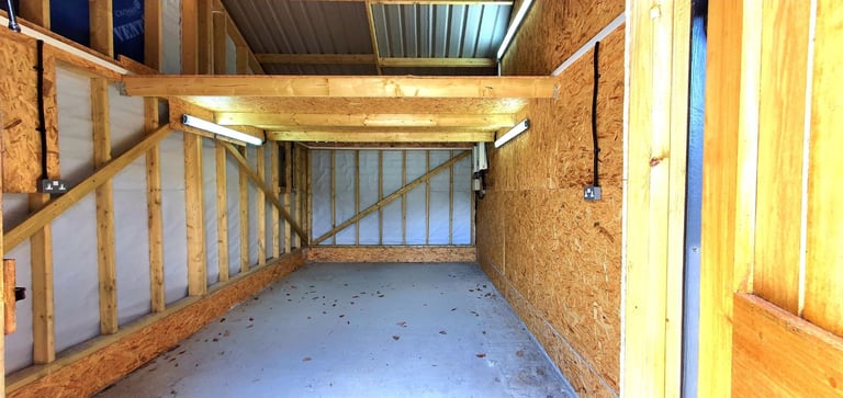 1 large garage for rent near Grafty Green, Kent