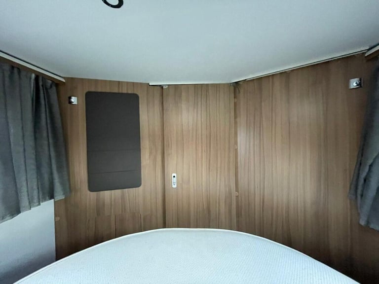 Adria Matrix 670 sc Axess Automatic Rear Garage, Island bed motorhome