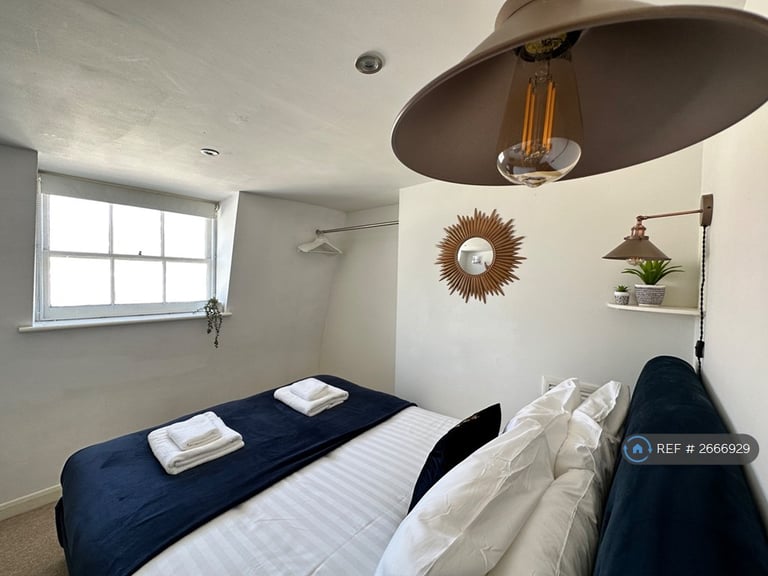 2 bedroom flat in St. James's Street, Brighton, BN2 (2 bed) (#2666929)