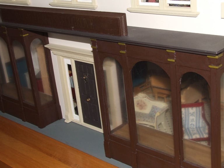 Dolls House Emporium Completed Shop/Cafe Large Suit Collector