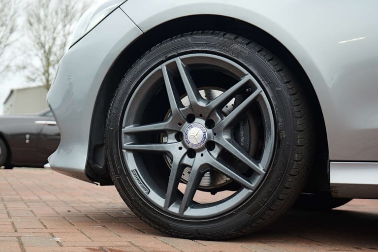 2015 Mercedes-Benz E Class 2.1 E220 AMG Line Bluetec Auto 4dr Saloon Diesel Automatic