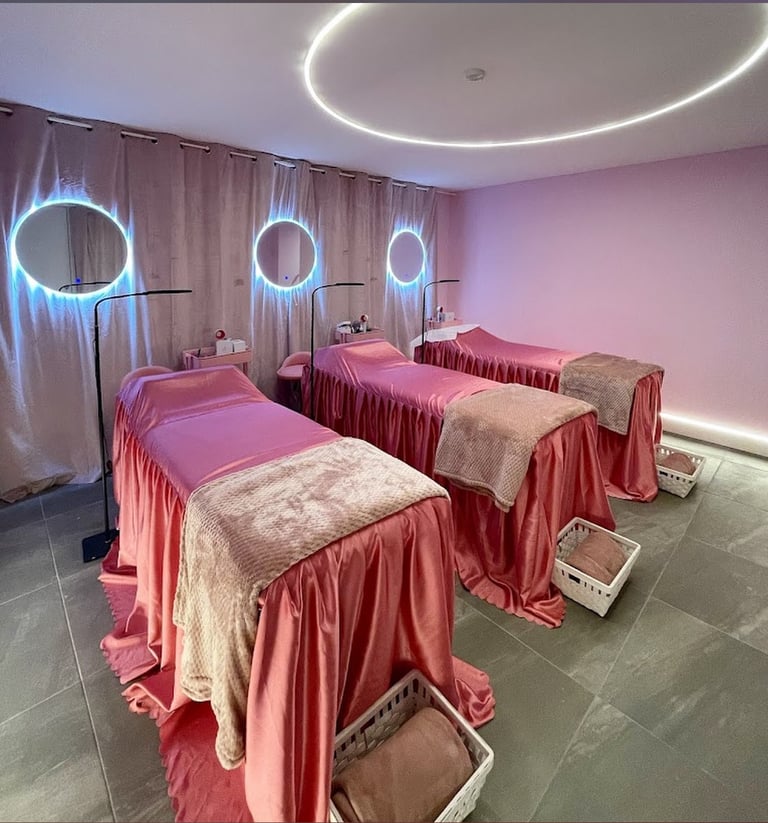 Beauty room available to rent in Central London 