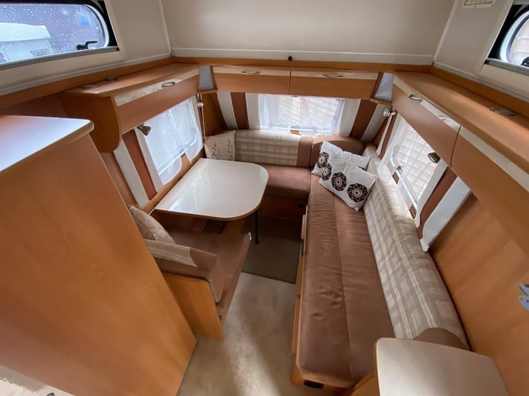 TRIGANO SILVER 310 TDL - 2015 - 2 BERTH - POP TOP - HEATING & HOT WATER - VGC 