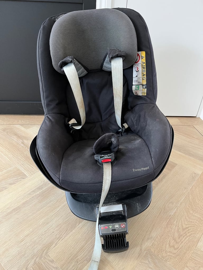 Maxi-Cosi Two Way Pearl car seat and isofix 
