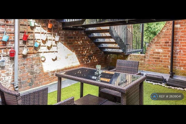 3 bedroom flat in Devey Close, London, KT2 (3 bed) (#2639041)