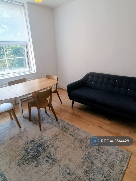 3 bedroom flat in Matilda House, London, E1W (3 bed) (#2614428)