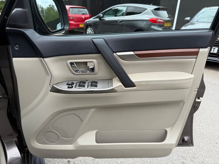 2013 Mitsubishi Shogun 3.2 DI-DC [197] SG3 5dr Auto ESTATE DIESEL Automatic