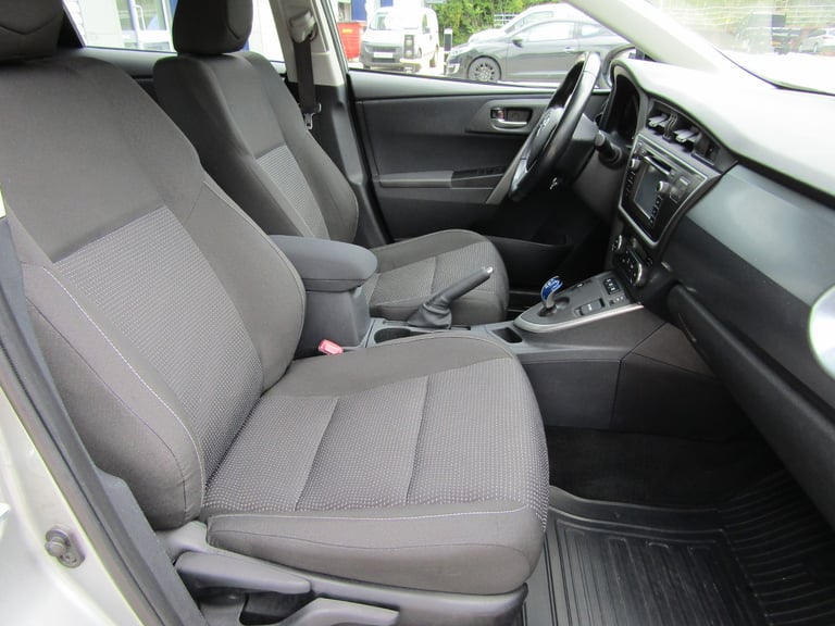 LEFT HAND DRIVE TOYOTA AURIS