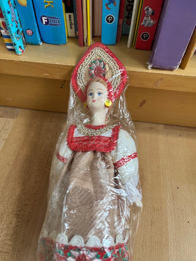 Vintage souvenir dolls 