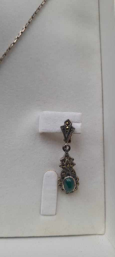925 solid silver jewellery set with emerald gem stones  necklace,ring and earings 