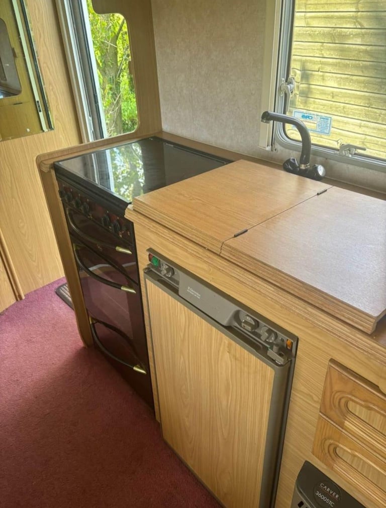 Bailey pageant champagne