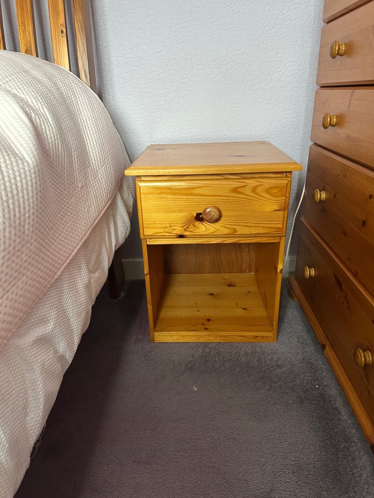 CHUNKY SOLID PINE BEDSIDE CABINET