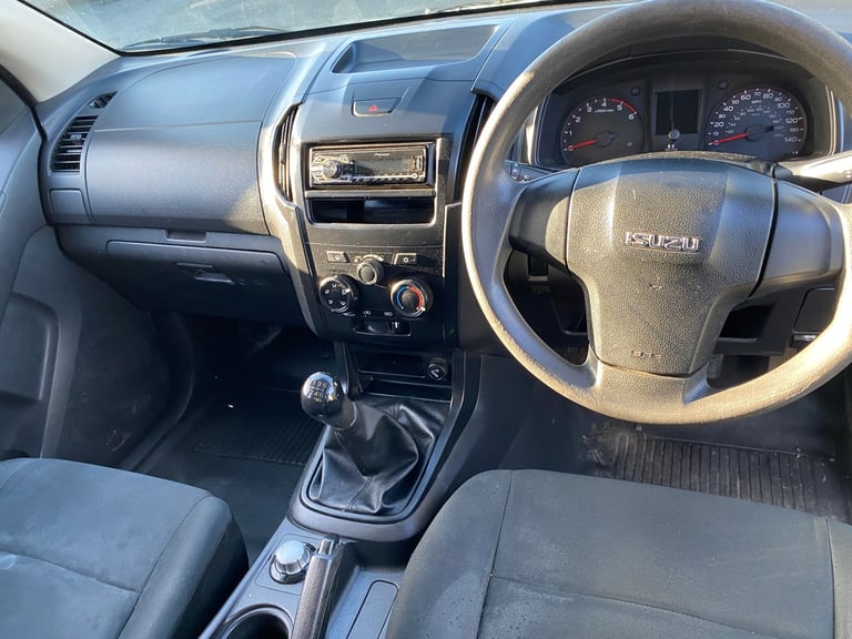 (64) Isuzu D Max E/C 2.5 Twin Turbo,  Canopy ,nt mitsubishi l200 club cab,toyota hilux ecb,