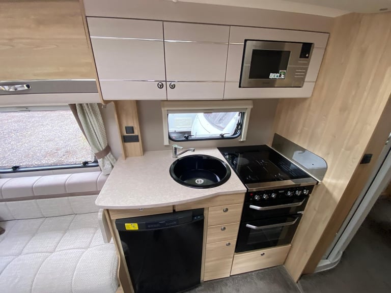 ELDDIS RAMBLER 18/4 - 2017 - ISLAND BED - 4 BERTH - MOVER - PRISTINE 
