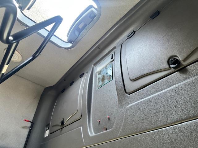 2014 14 DAF LF 210 Euro 6 high roof double sleeper 22ft box tie rails