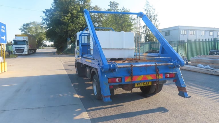 2011 Isuzu Trucks forward  f110.210 skip loader 