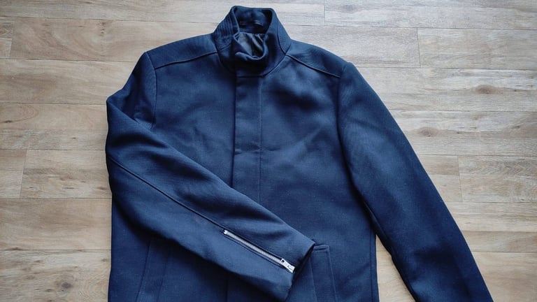 H&M Men’s Navy Overcoat size UK 42R
