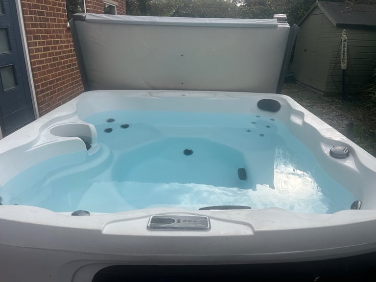 Freeflow Monterey Hot tub for sale 