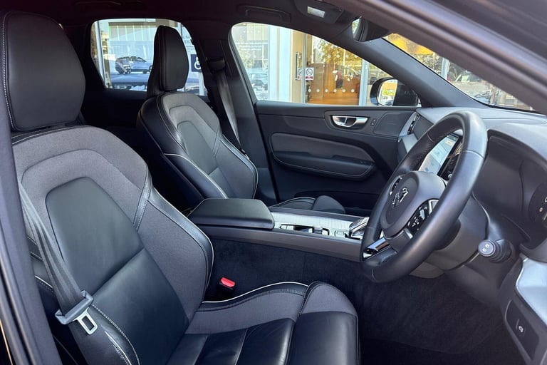 2022 Volvo XC60 2.0 B5 MHEV Plus SUV 5dr Petrol Hybrid Auto AWD Euro 6 (s/s) (250 ps) ESTATE Petr...