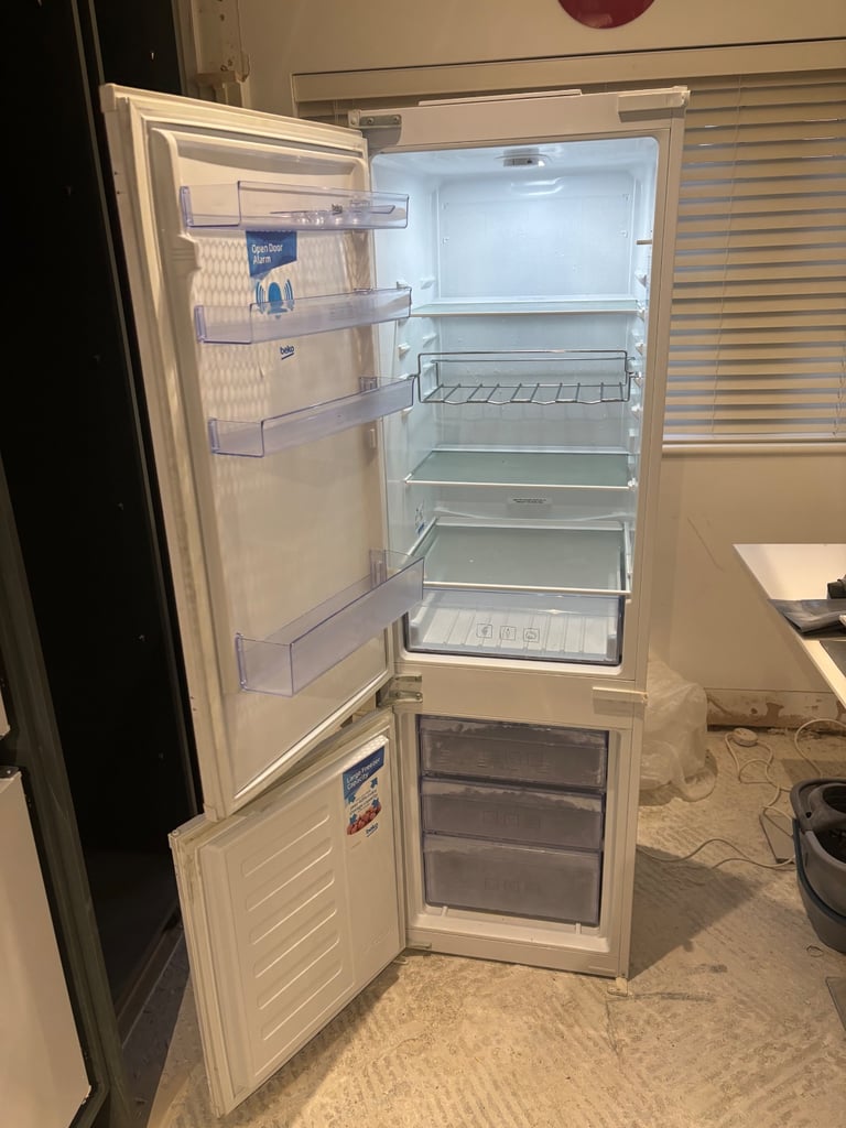 image for Beko integrated 70/30 fridge freezer 