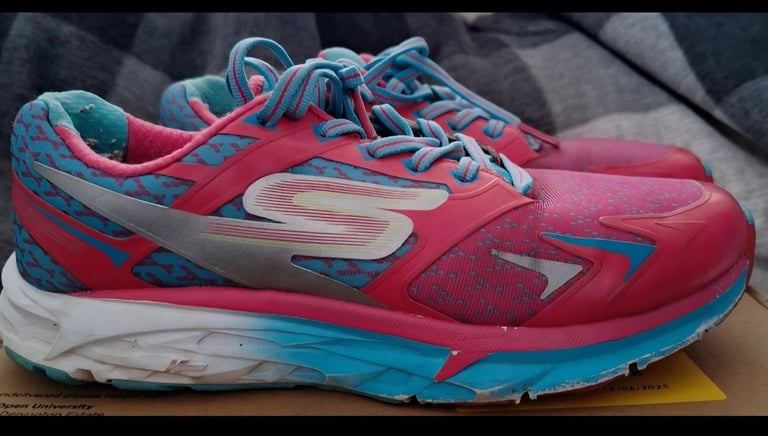 Skechers Size 3 womans running trainers