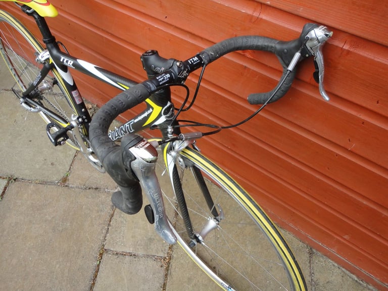 Giant TCR composite carbon road bike 17.5 inch small frame, 700 wheels, 9 x 2 gears