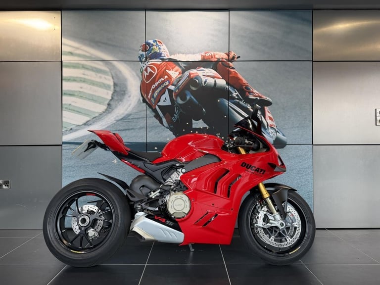 2024 Ducati Panigale V4S – 2,481 Miles | Pristine Condition