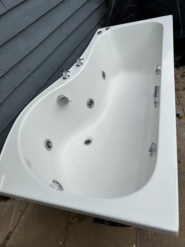image for 1700mm white electric spa bath
