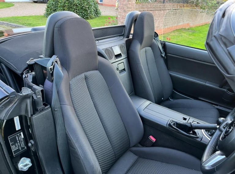2006(56) MAZDA MX-5 2.0i CONVERTIBLE GENUINE 33,000 MILES 11 SERVICES LOVELY CAR
