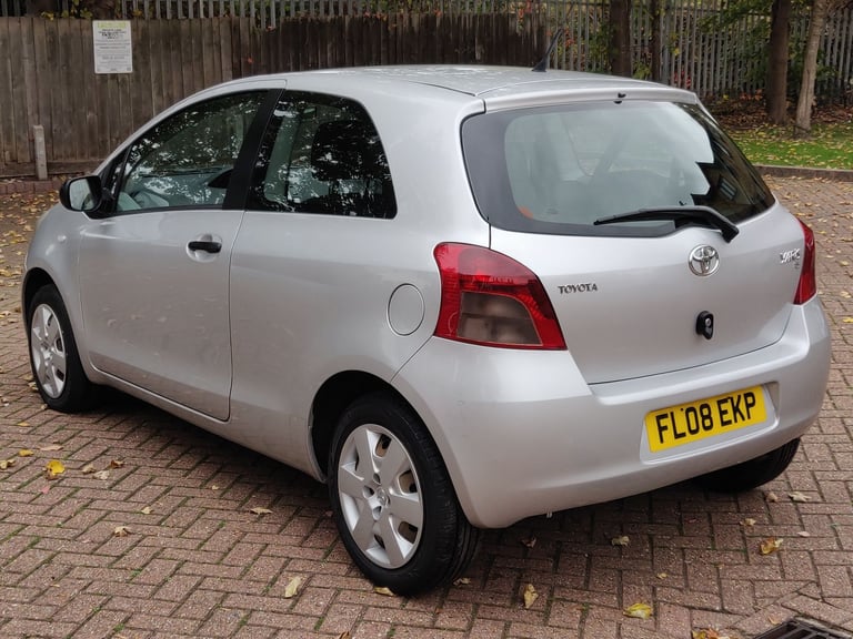 TOYOTA YARIS T2 1.0 VVT-I 2008 08 REG MET SILVER 3 DOORS  5 SPEED MANUAL 132K MILES ULEZ FREE SUPERB