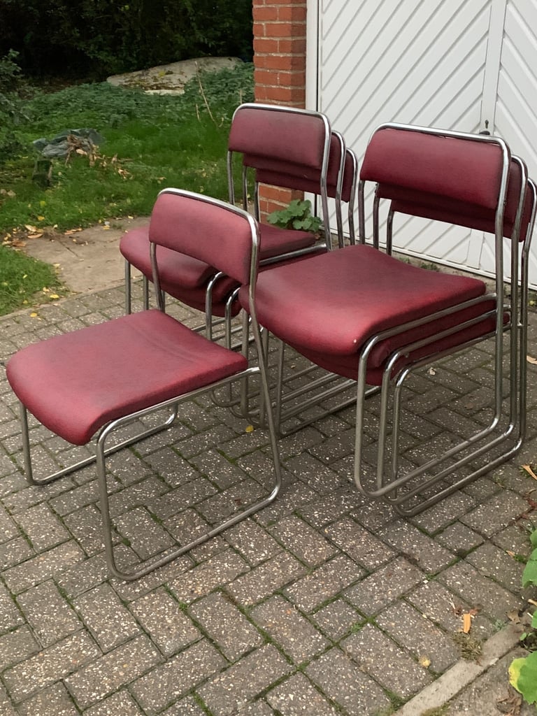 7 stackable chairs 