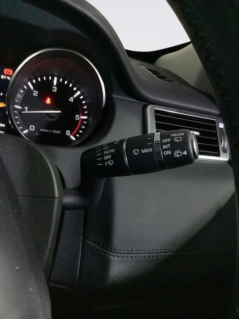 2016 Land Rover Discovery Sport 2.0 TD4 180 HSE Black 5dr Auto ESTATE DIESEL Automatic