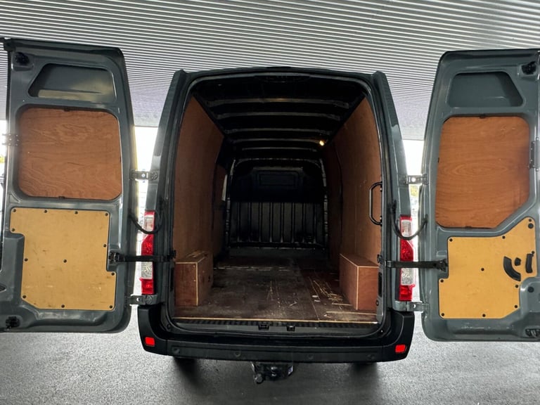 2022 Renault Master 2.3 dCi 35 Business+ FWD LWB Medium Roof Euro 6 4dr PANEL VAN Diesel Manual