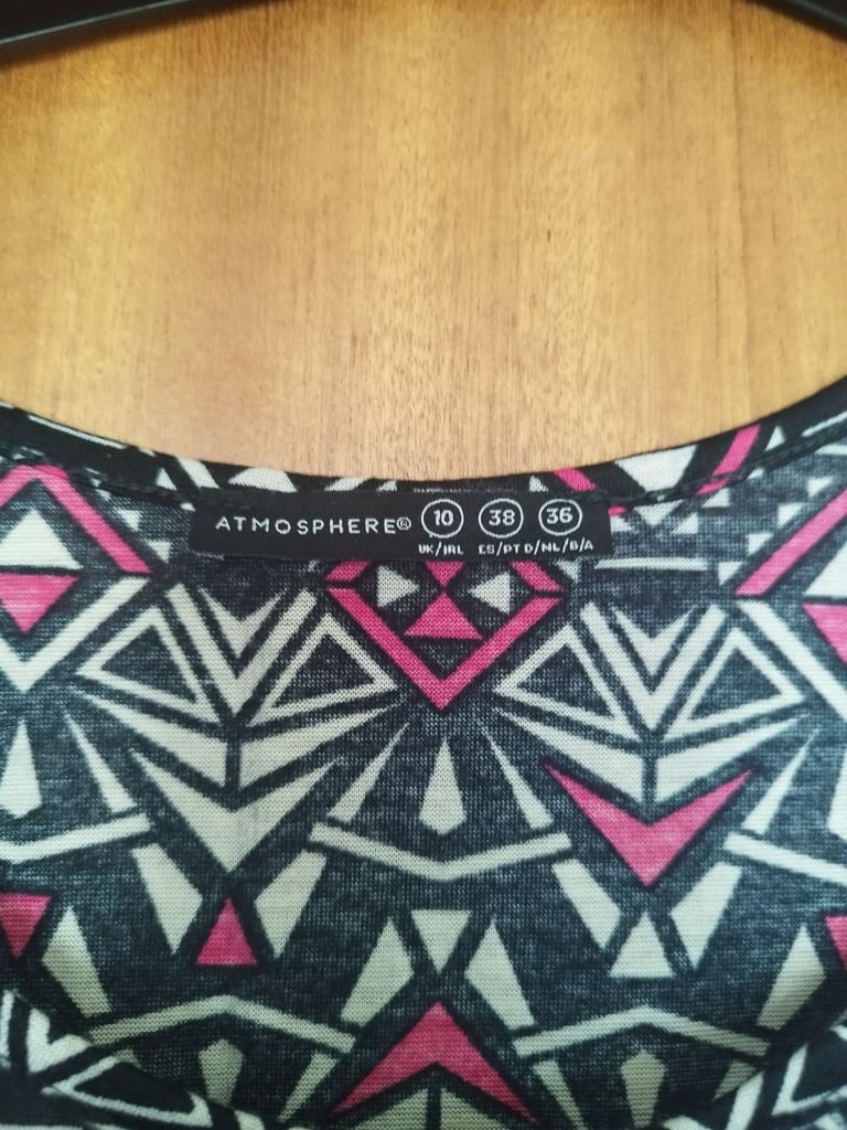 Black white pink patterned tank top 10