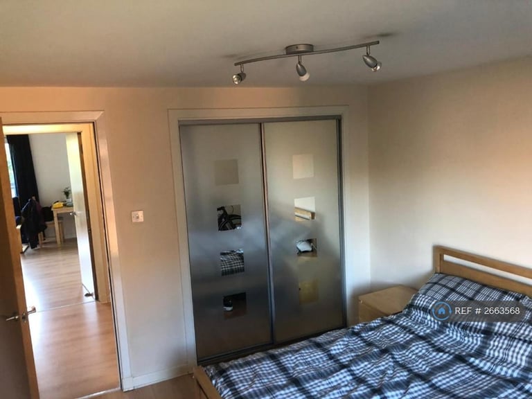 2 bedroom flat in New Mart Place, Edinburgh, EH14 (2 bed) (#2663568)