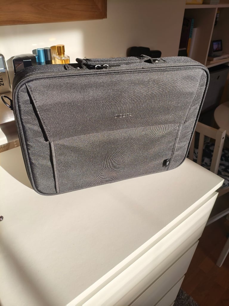 Dicota laptop bag for up to 14" laptops