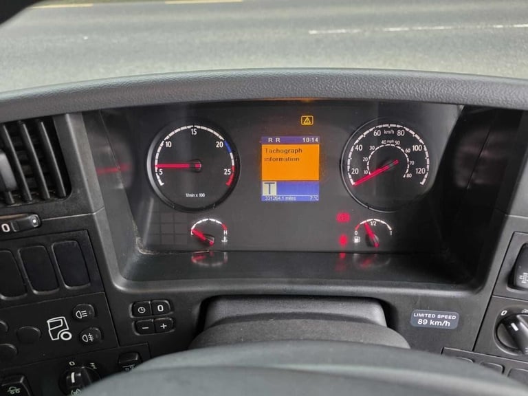 2016 Scania P320 Curtainsider