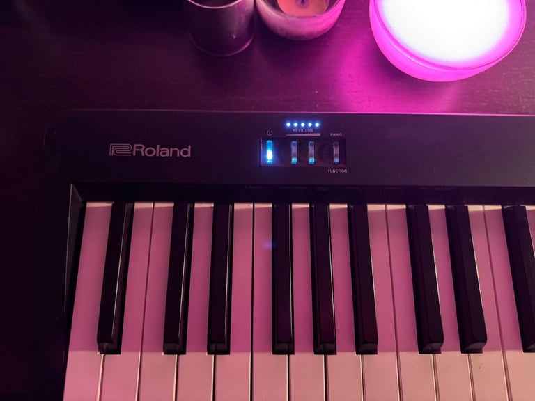 Roland FP-10 Digital Piano - Excellent Condition w/ Stand & Pedal