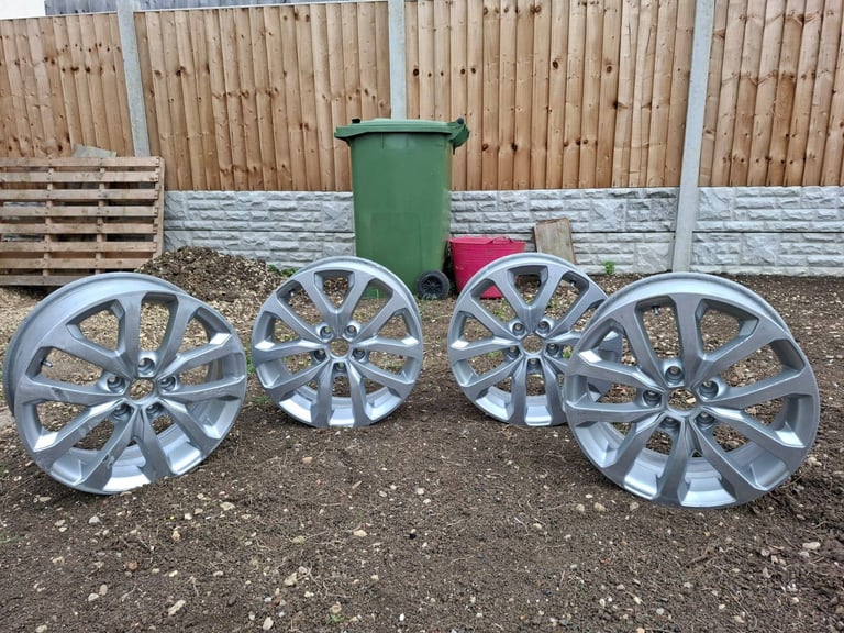 17inch Alloy Wheels.