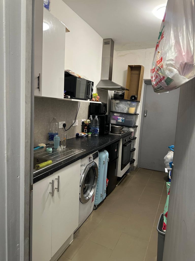 Studio Flat in Pinner Road Harrow HA1 4EX 