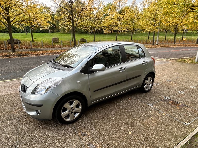 Toyota YARIS 1.3 automatic,low miles 50k,drives superb,excellent condition,service history,2 keys 