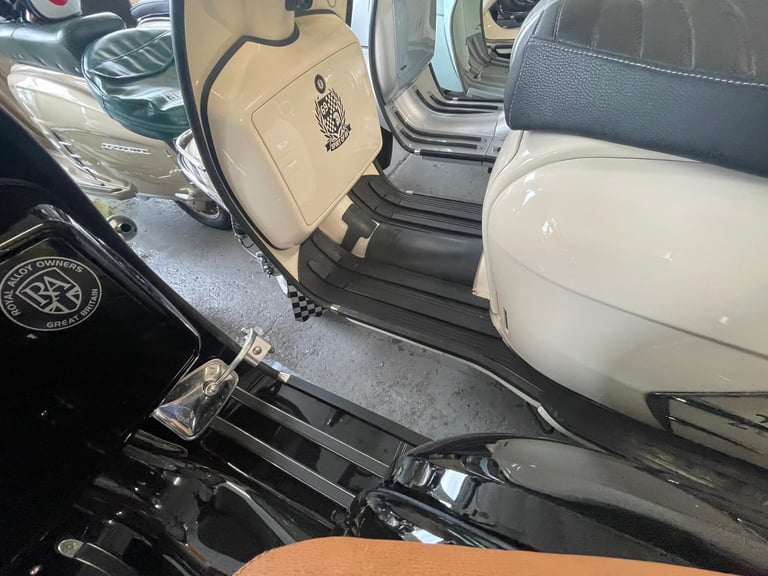 Royal Alloy GP 200 LC scooter