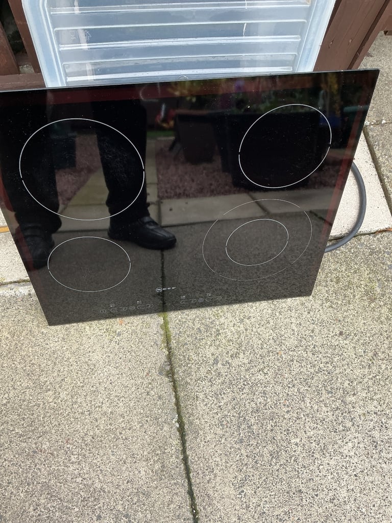 Neff ceramic hob and single oven.