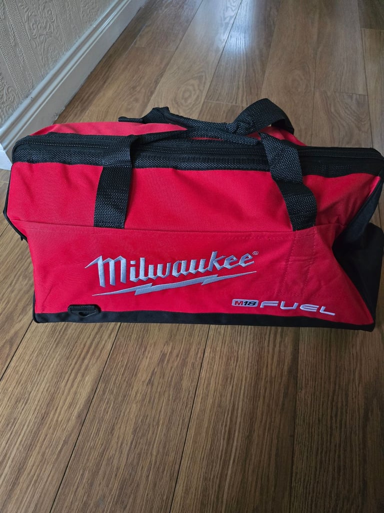 MILWAUKEE M-18 7piece kit with 2x 5.0Ah Batteries