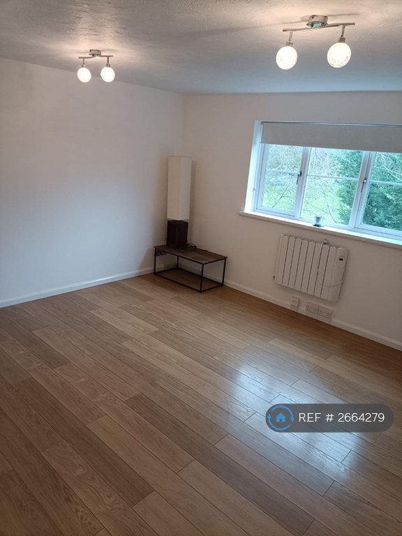 2 bedroom flat in Lindbergh Close, Newport, NP19 (2 bed) (#2664279)