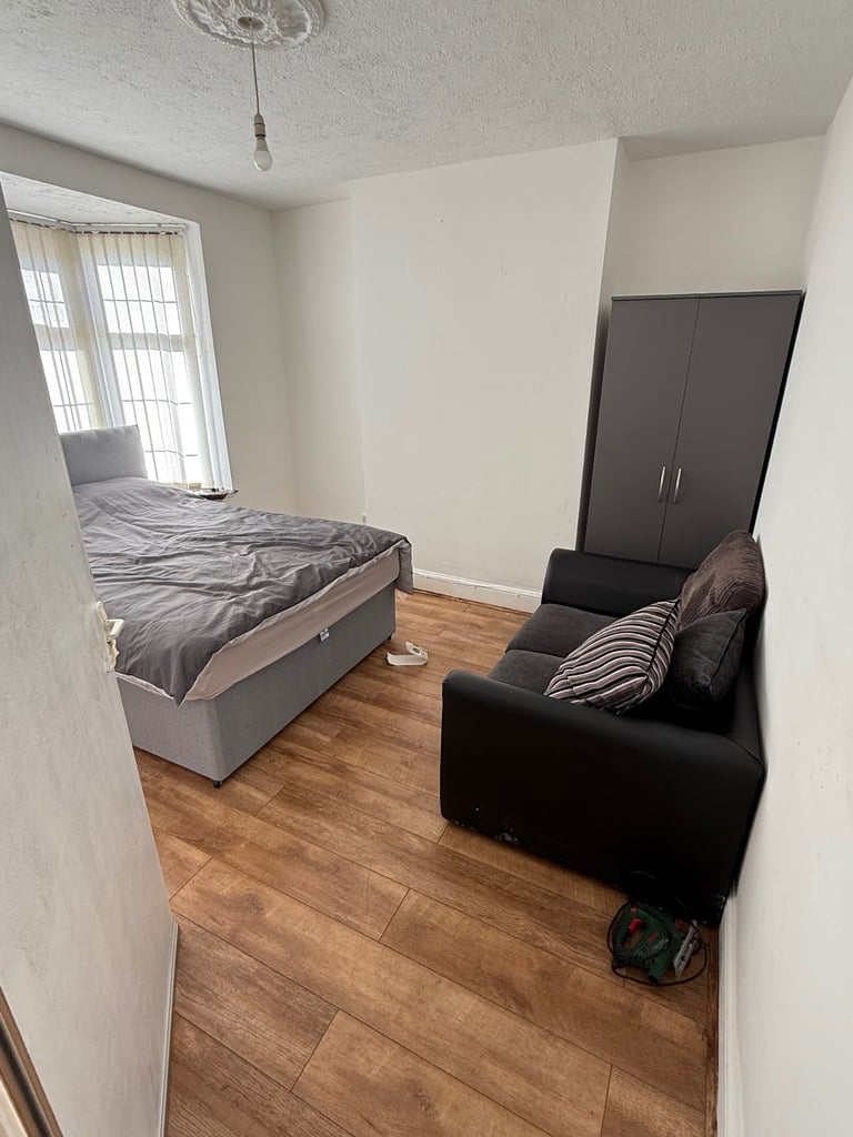 HMO Rooms to let available DSS and benefit tenants accepted. Room in shared house In Birmingham